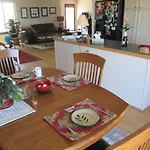 Peaks Wildernest House Bed And Breakfast - Vaccinations Required